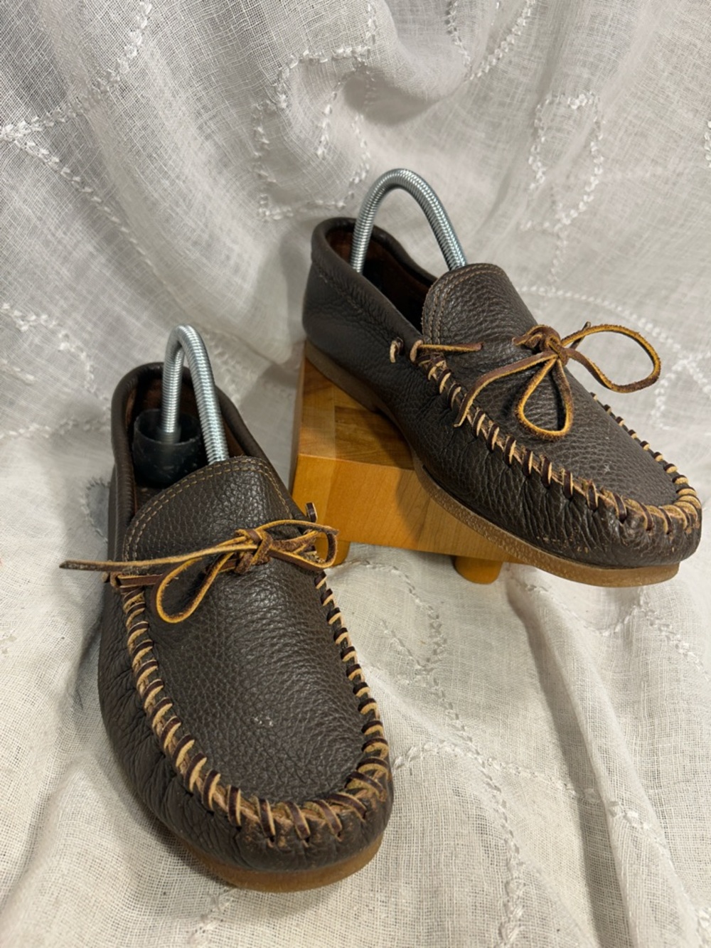Minnetonka almost NEW leather moccasins